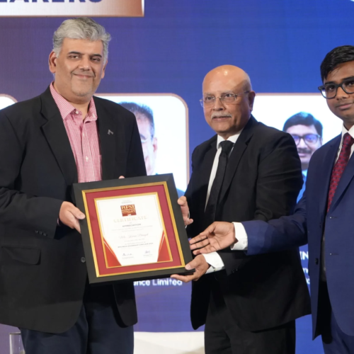 Alok Ranjan Tiwari, MD & CEO of Eternal Corporate Media Pvt. Ltd., greeting Guest of Honour Karan Bhagat, Founder, MD & CEO of 360 ONE, alongside Shailesh Haribhakti, Non-Executive Chairman and Independent Director on multiple boards.