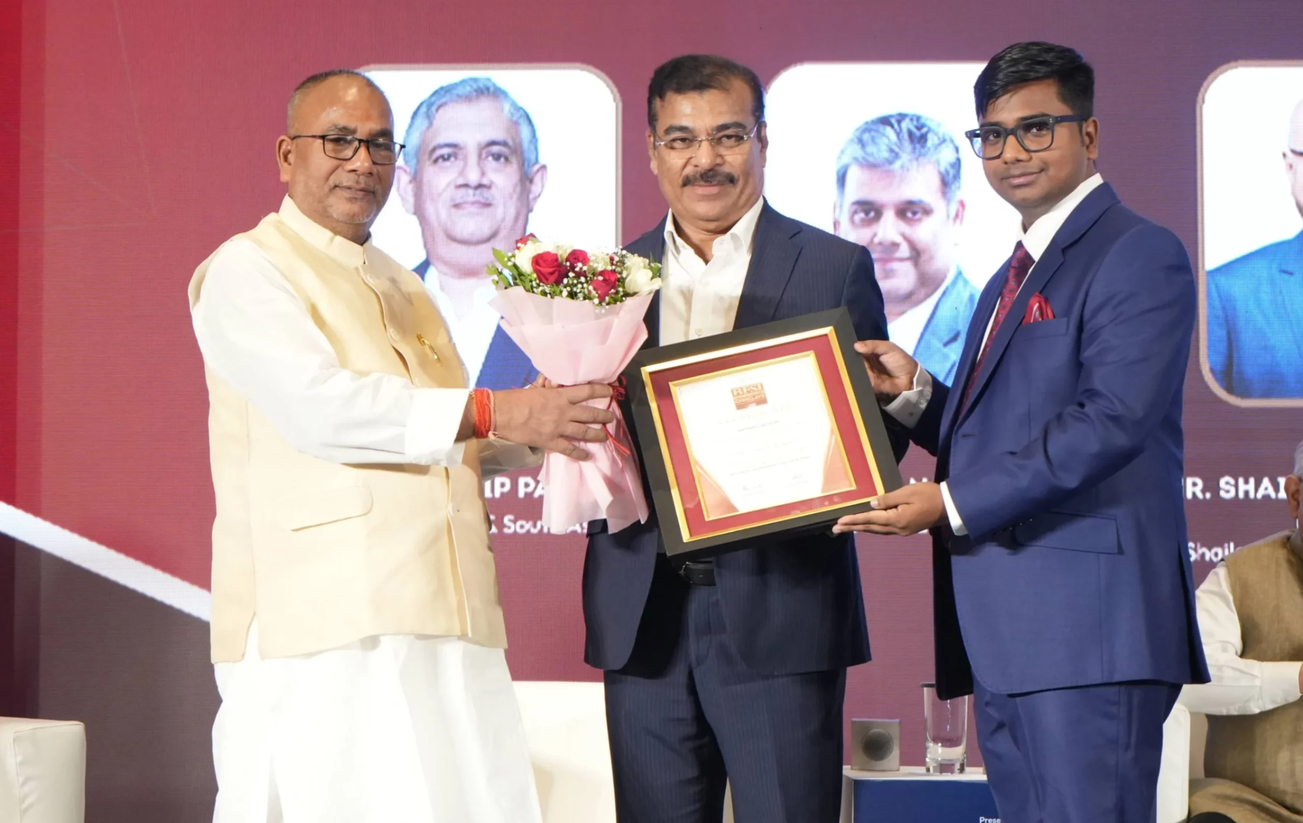 Alok Ranjan Tiwari, MD & CEO of Eternal Corporate Media Pvt. Ltd., welcoming Guest of Honour Umesh Revankar, Executive Vice Chairman of Shriram Finance Limited, accompanied by Kripa Shankar Tiwari, Chairman of Eternal Corporate Media Pvt. Ltd.