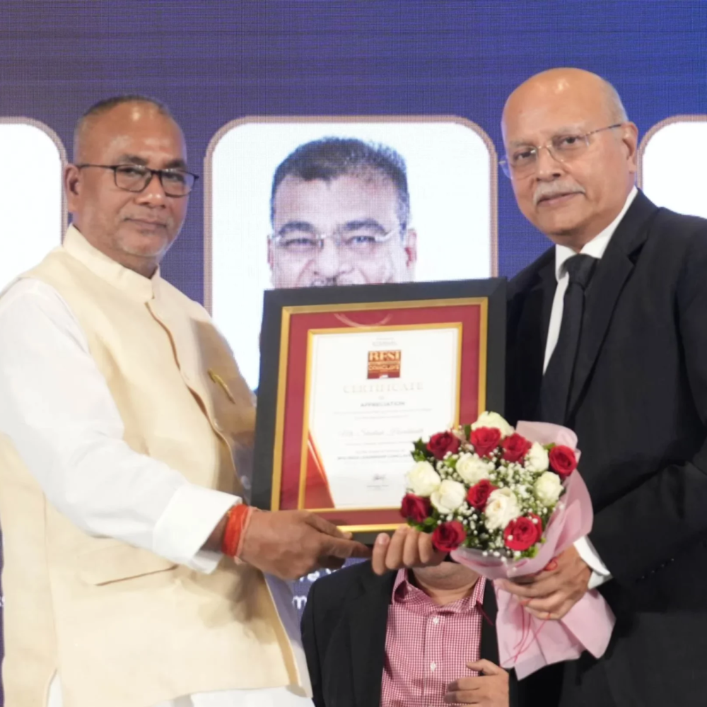Kripa Shankar Tiwari, Chairman of Eternal Corporate Media Pvt. Ltd., offering a heartfelt welcome to Guest of Honour Shailesh Haribhakti, Non-Executive Chairman and Independent Director on multiple boards.