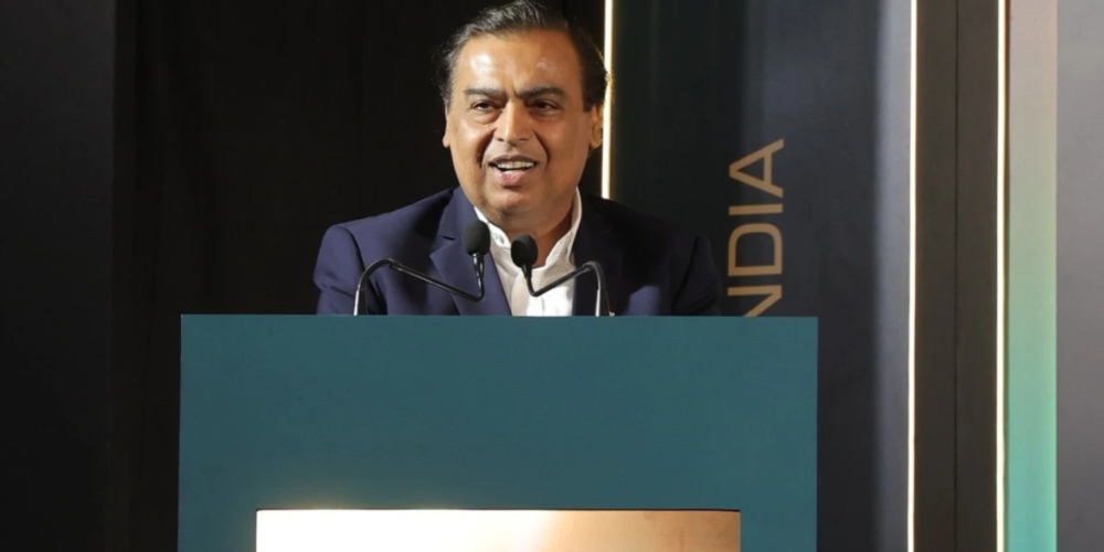 Mr. Mukesh Ambani, Chairman & Managing Director, Reliance Industries Limited, addressing the ceremony as the Guest of Honour.
