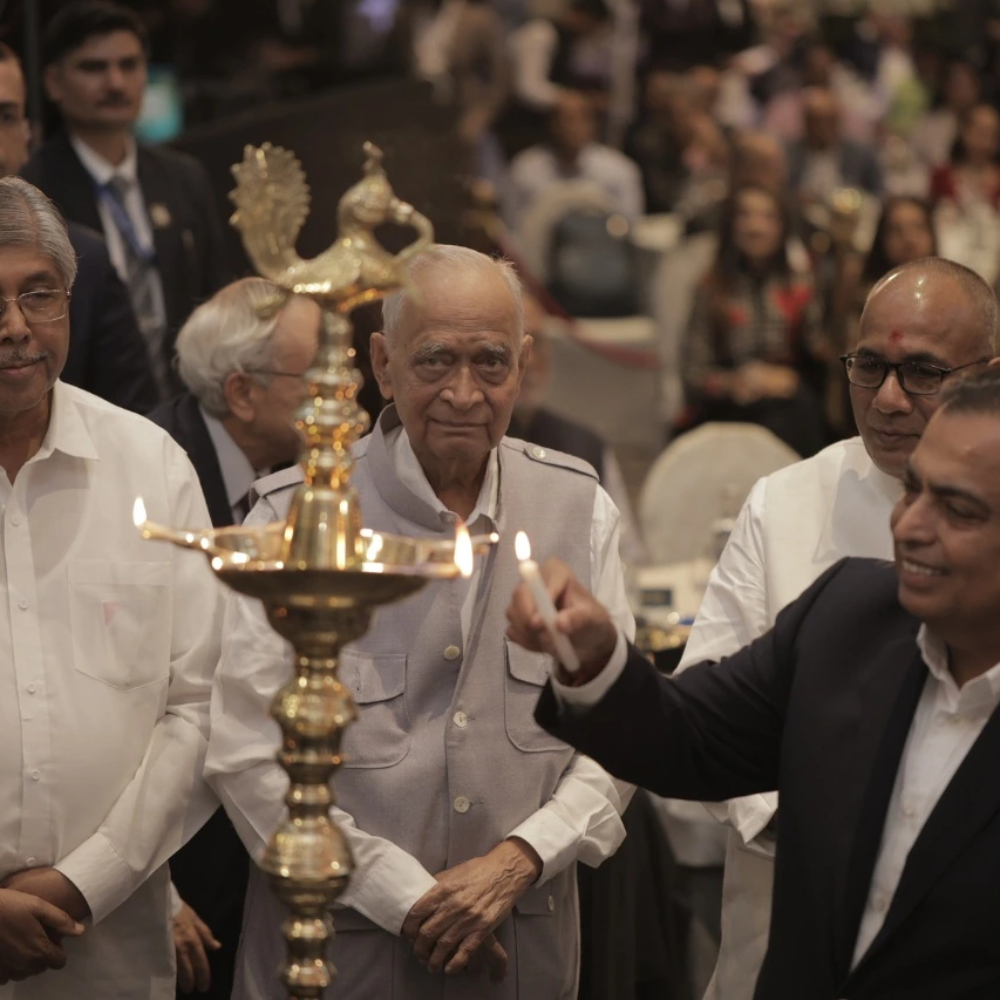 Guest of Honour - Mr. Mukesh Ambani, Chairman & Managing Director, Reliance Industries Limited, lighting the ceremonial lamp.