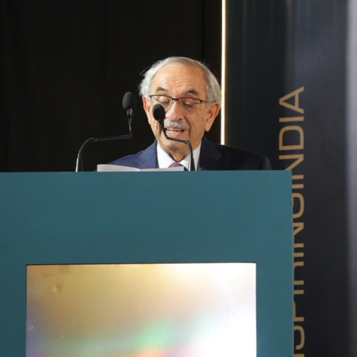 Mr. Nadir Godrej, Chairman & Managing Director, Godrej Industries Group, reciting a poem in honour of Dr. Raghunath Mashelkar.
