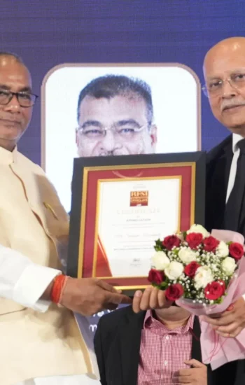 Kripa Shankar Tiwari, Chairman of Eternal Corporate Media Pvt. Ltd., offering a heartfelt welcome to Guest of Honour Shailesh Haribhakti, Non-Executive Chairman and Independent Director on multiple boards.